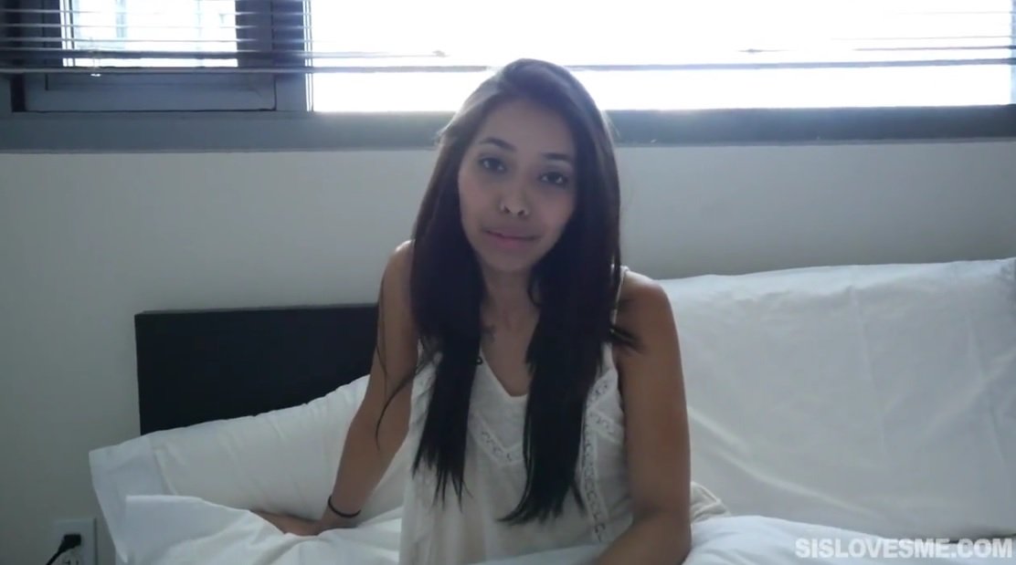 Jasmine Summers Cheat Her BF With Her Stepbrother.